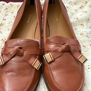 Tommy Hilfiger Women's Tan Loafers with Gold Accents